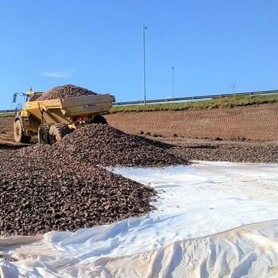 Industrial Grade Polypropylene PET Woven Geotextile Fabric 300g Durable For River Embankment